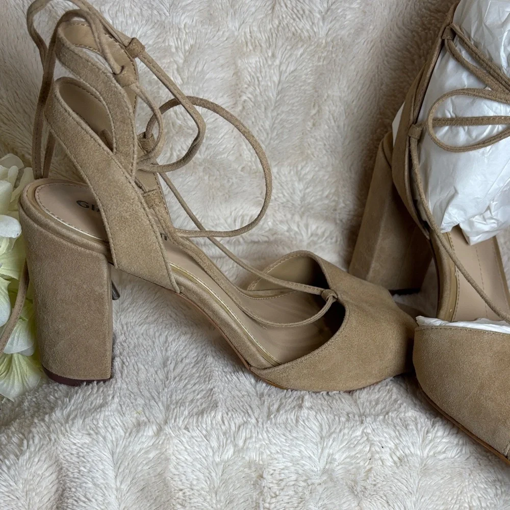 Gianni Bini chic beige